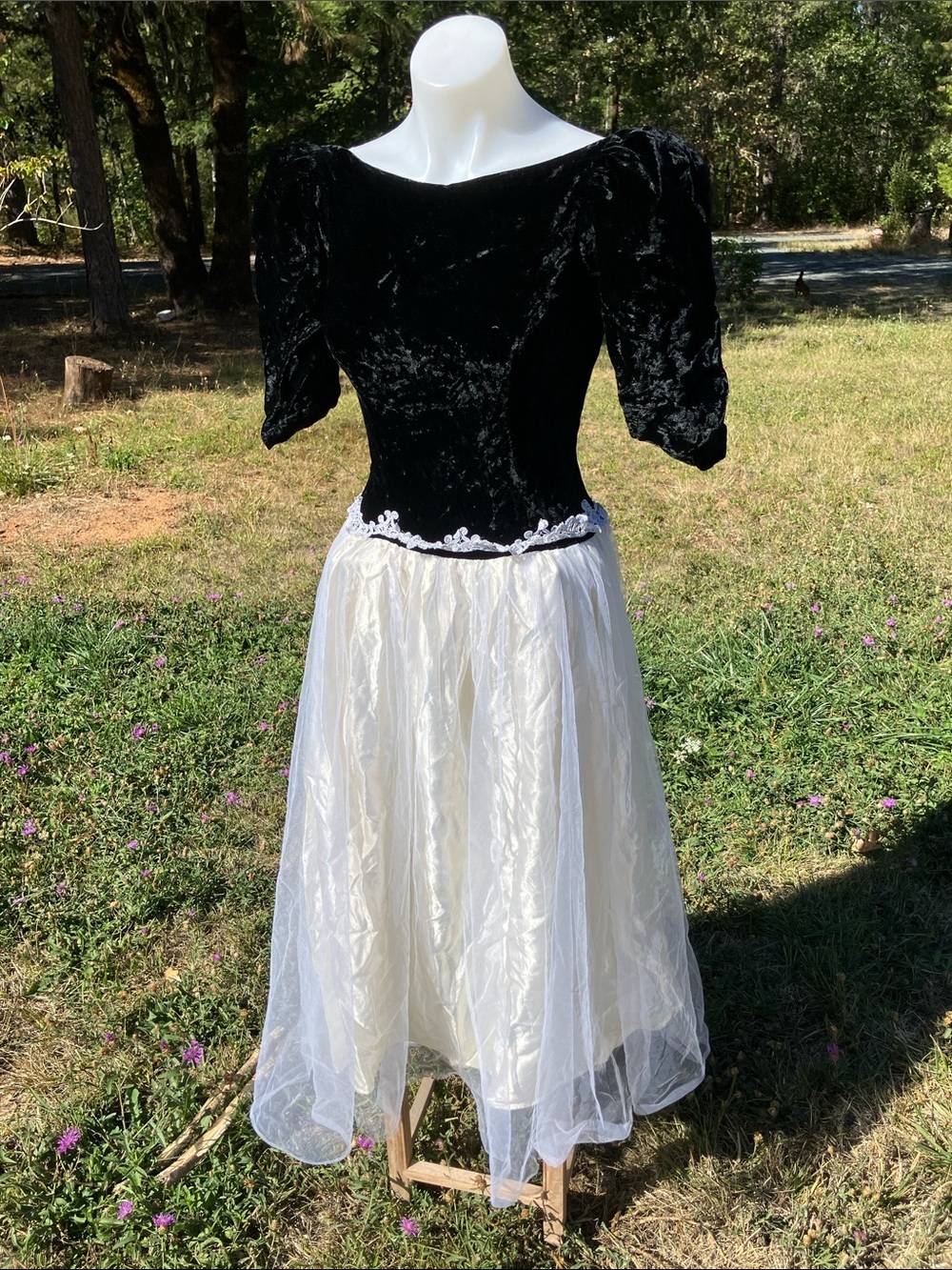 Dance Allure 1980’s velvet and tulle full skirt true vintage size S Union made